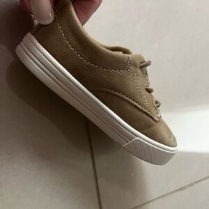 OshKosh B'gosh Tan Sneakers Casual Style